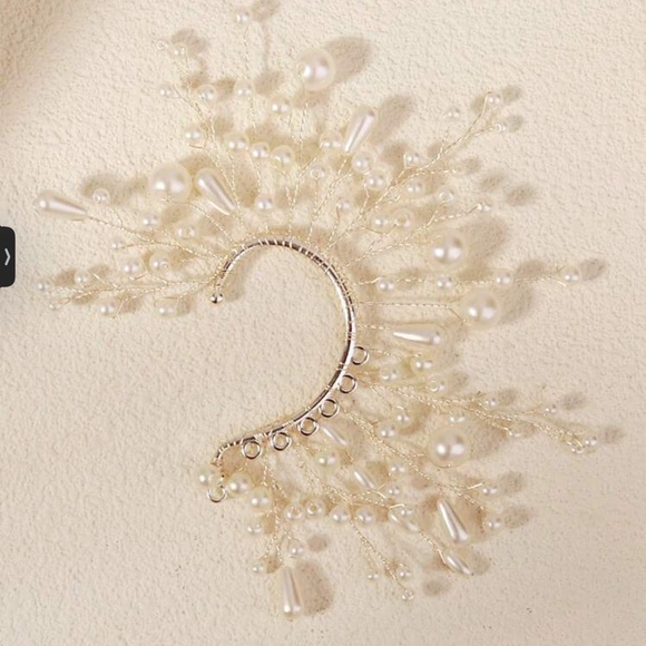 ✨NEW Elegant Pearl and Silver Ear Cuff - Picture 2 of 8